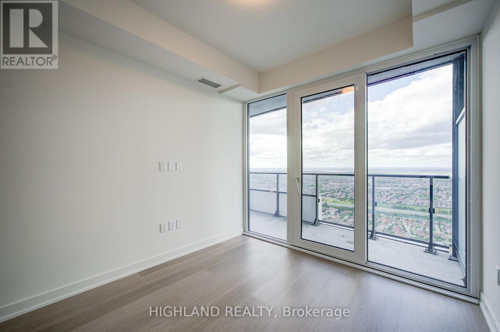 448 Burnhamthorpe Road West — photo 12