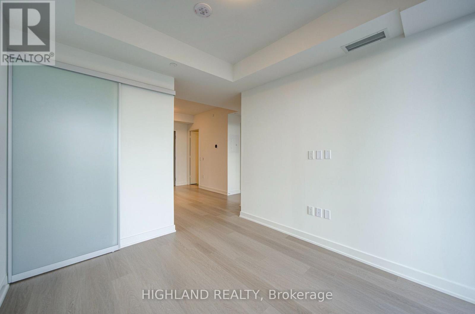 448 Burnhamthorpe Road West — photo 15