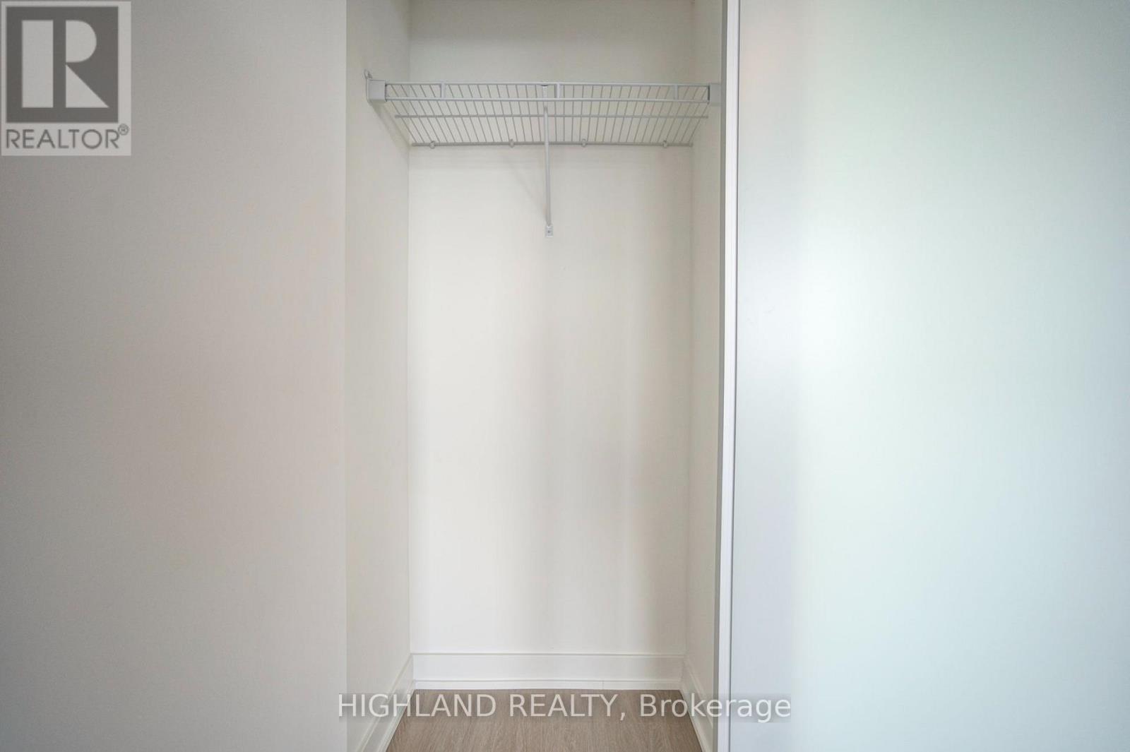 448 Burnhamthorpe Road West — photo 16