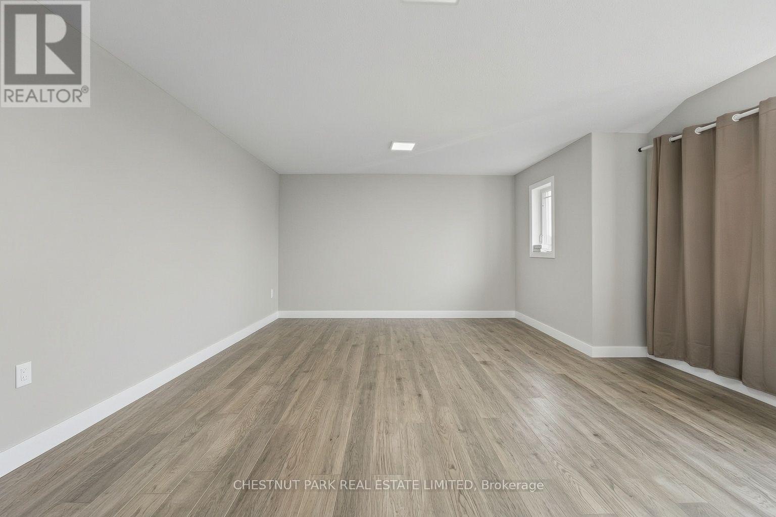 43 PEGGY AVENUE - 13