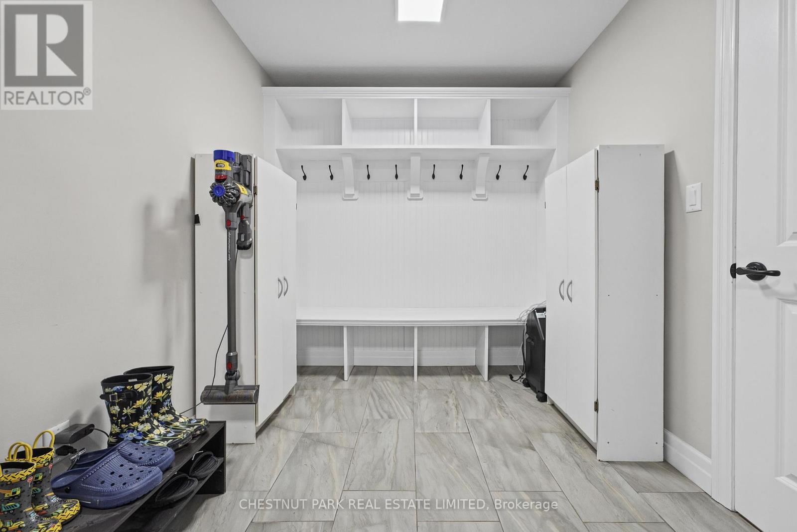 43 PEGGY AVENUE - 22