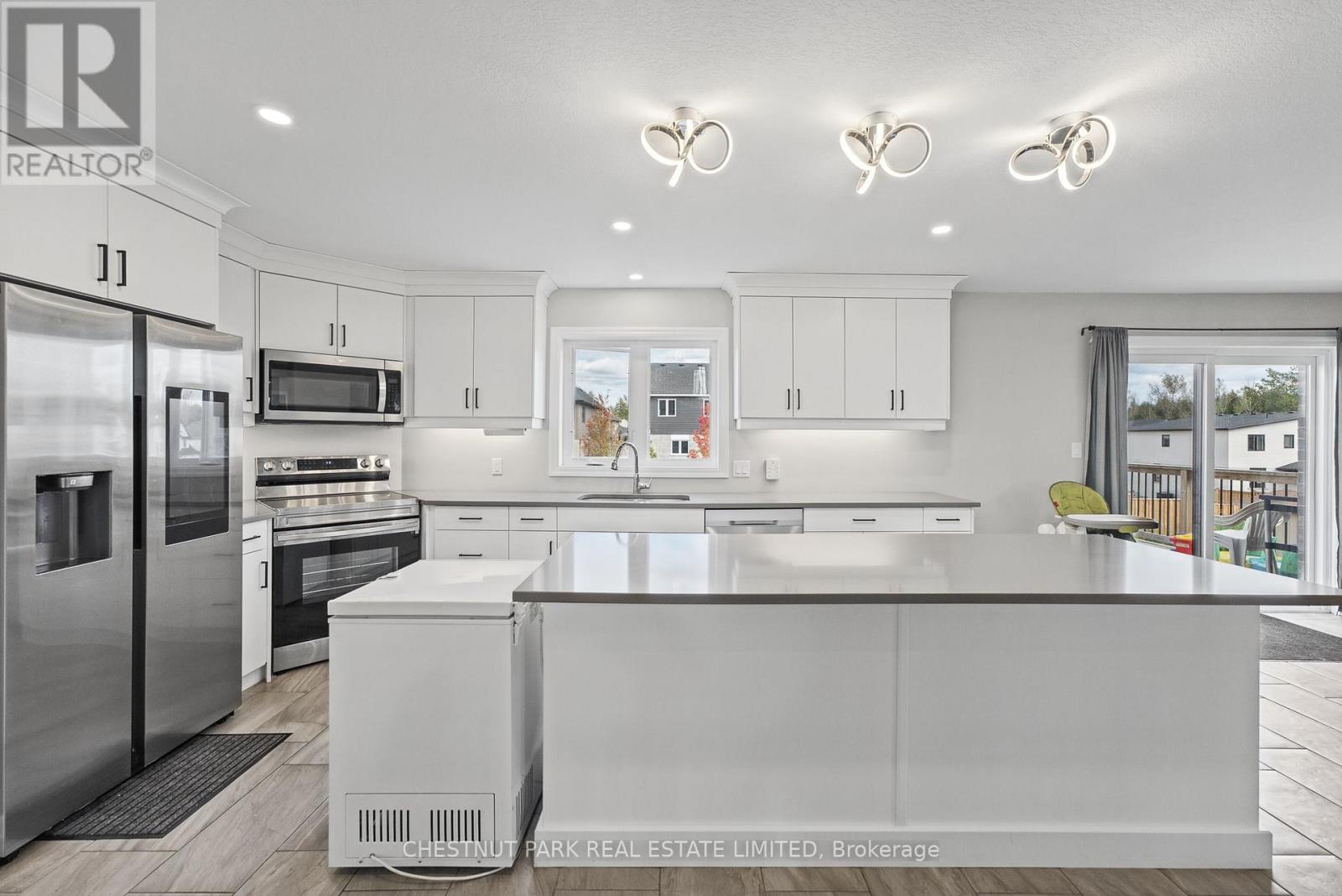 43 PEGGY AVENUE - 7
