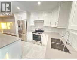Dining nook - 117 Reed Street, Essex, ON N8M2X6 Photo 7