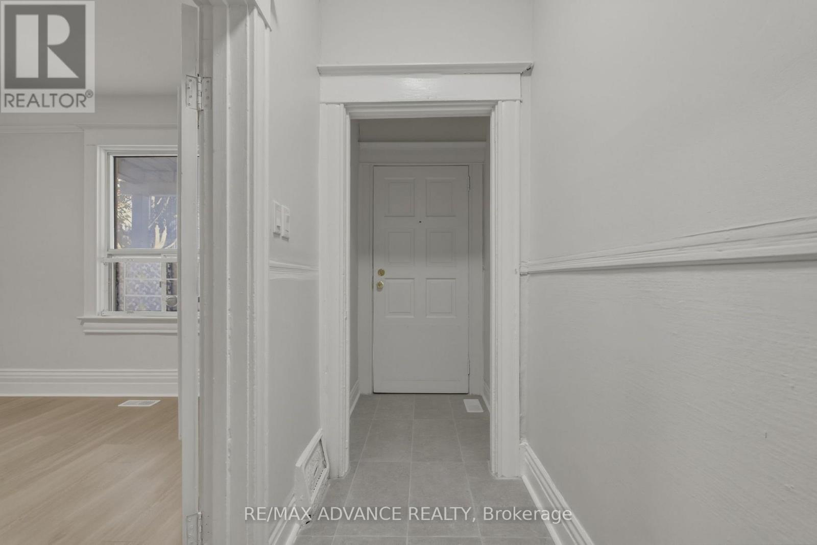 82a Augusta Avenue — photo 8