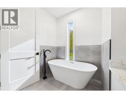 434 23 Avenue NW - photo 32