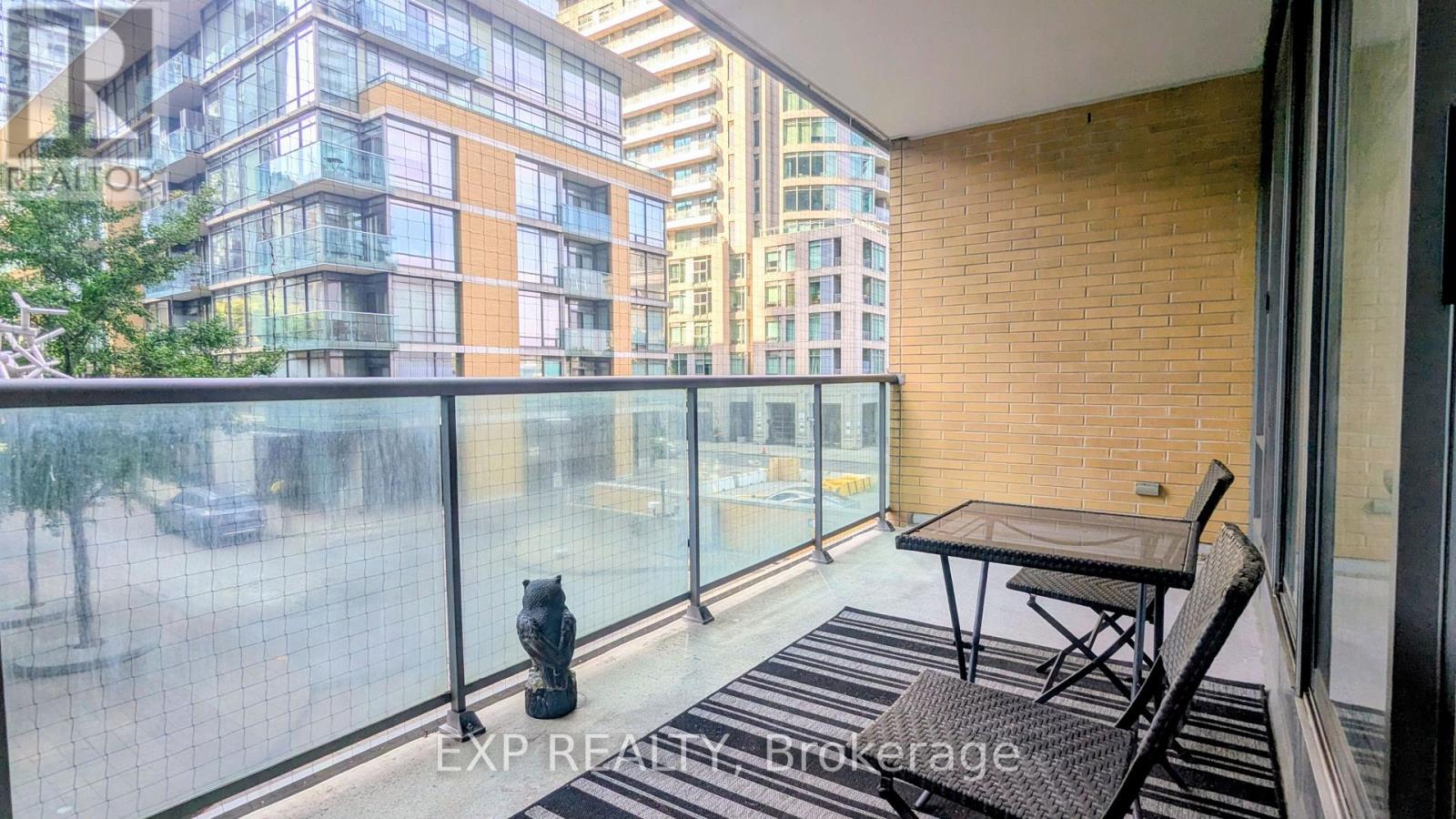 18 Yorkville Avenue — photo 11