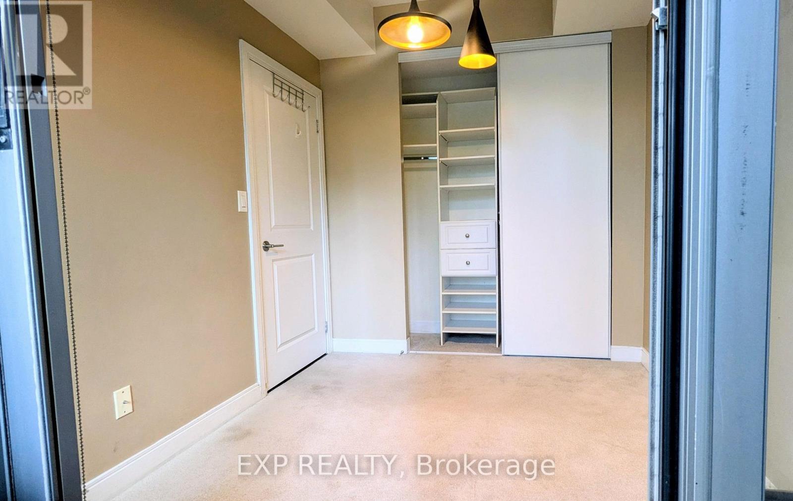 18 Yorkville Avenue — photo 8