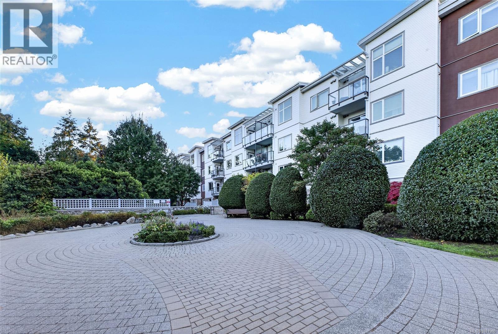 306 4394 West Saanich Road, Saanich