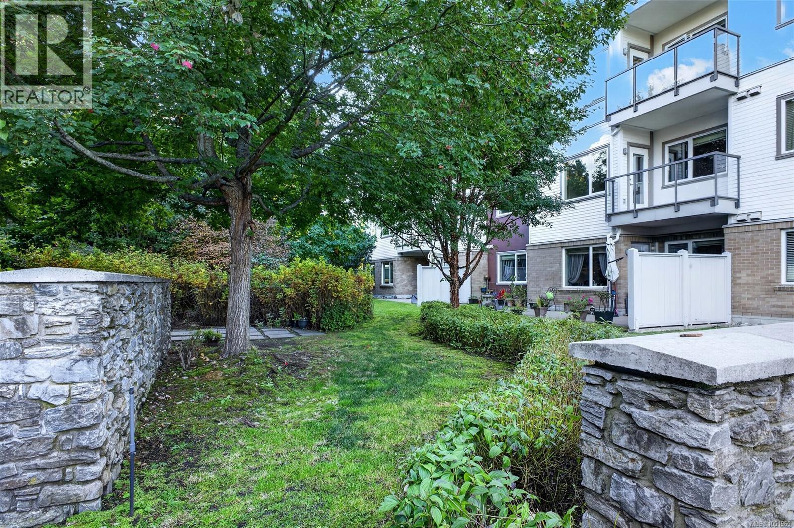 306 4394 West Saanich Road, Saanich