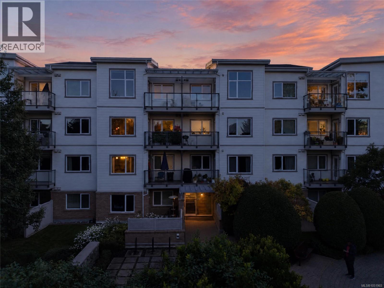 306 4394 West Saanich Road, Saanich