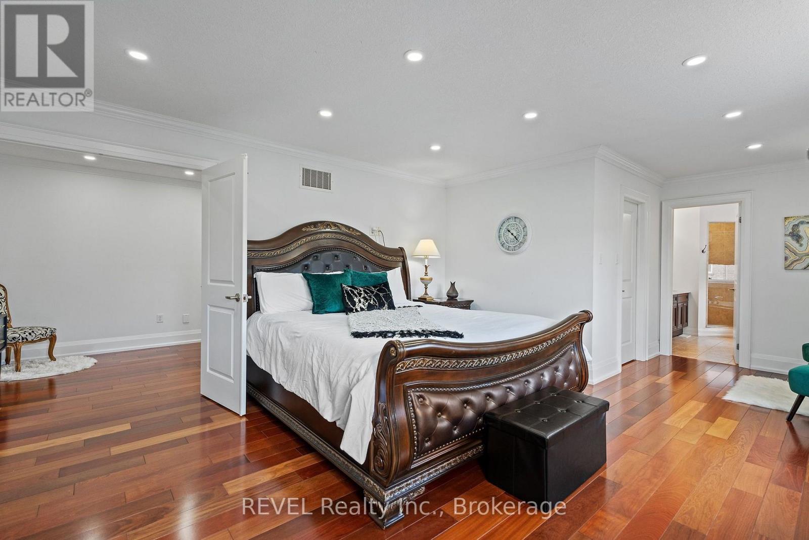 401 SCHREYER CRESCENT - 25