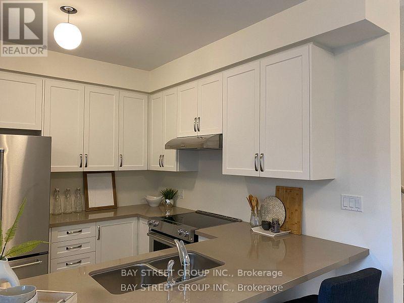 315 CORONATION ROAD, Whitby — photo 6