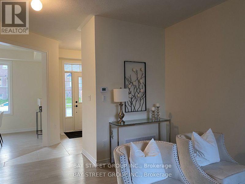 315 CORONATION ROAD, Whitby — photo 7