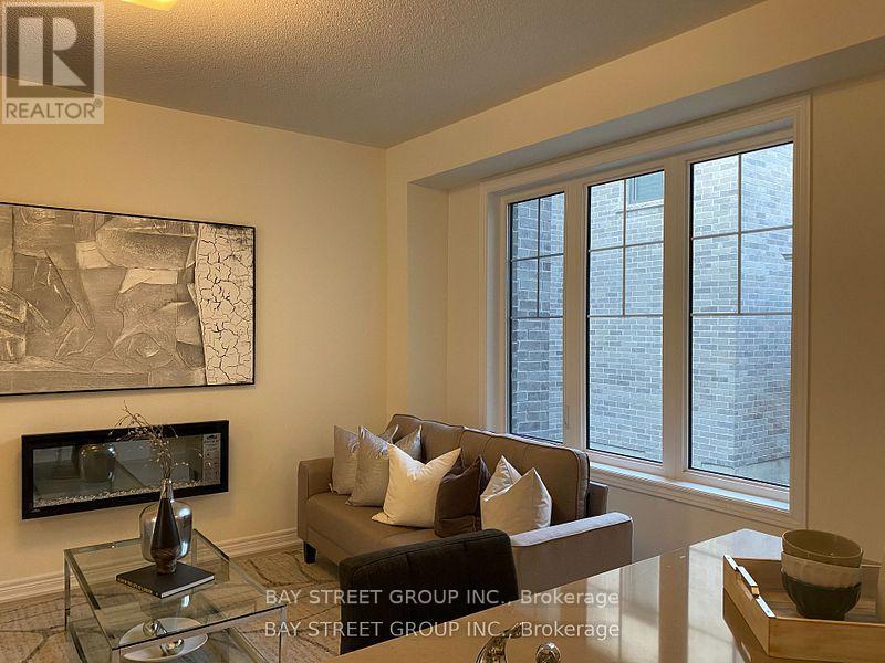315 CORONATION ROAD, Whitby — photo 9