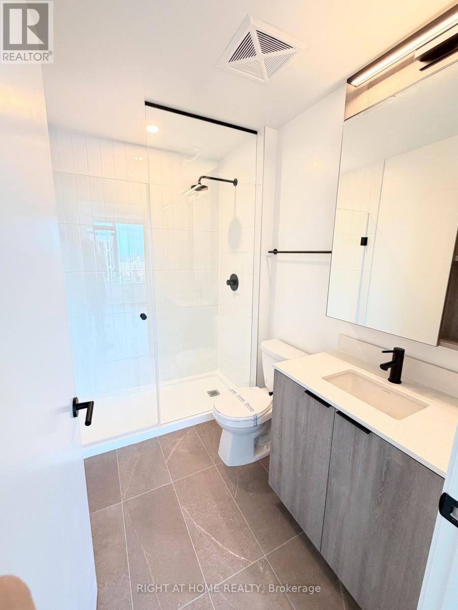 2495 Eglinton Avenue West — photo 10
