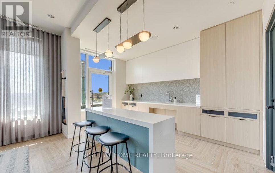 2495 Eglinton Avenue West — photo 16