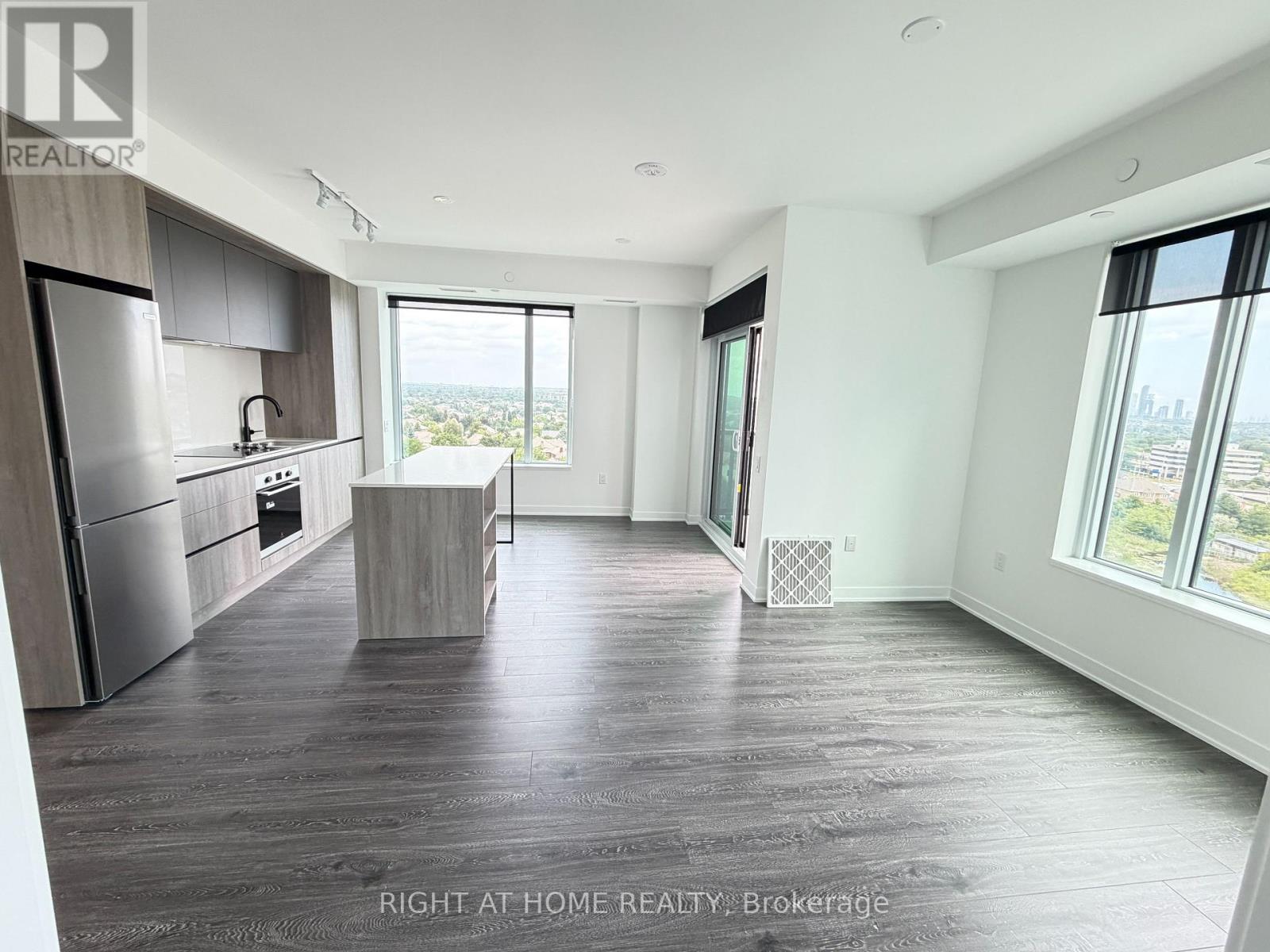 2495 Eglinton Avenue West — photo 8