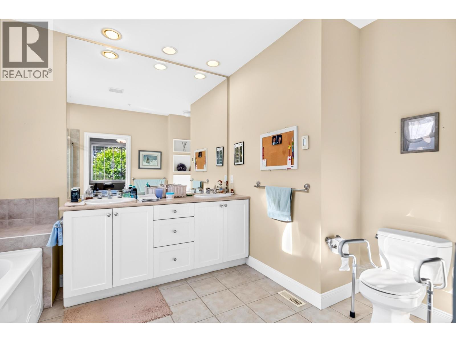 162 19639 MEADOW GARDENS WAY, Pitt Meadows - Image 1
