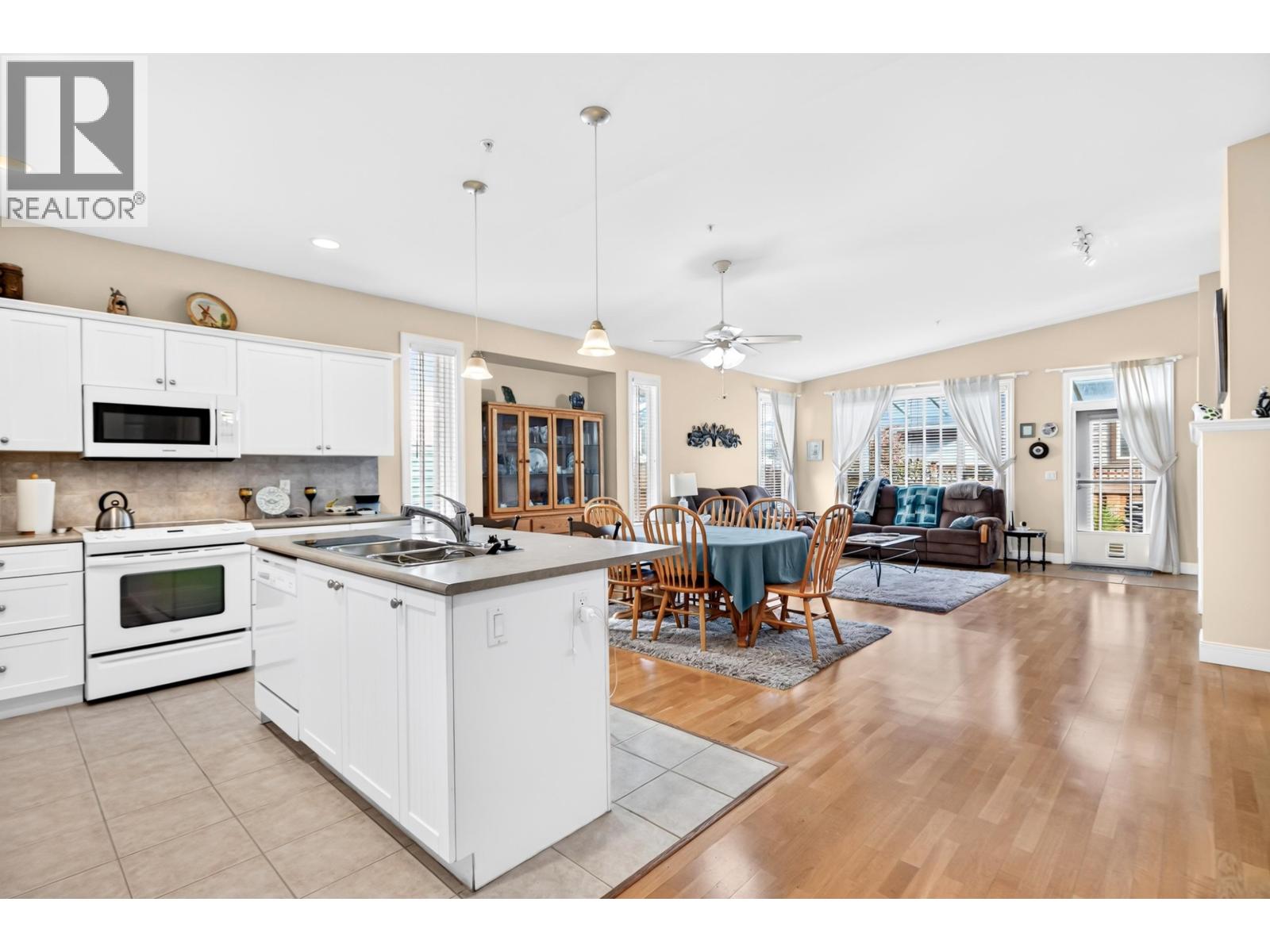 162 19639 MEADOW GARDENS WAY, Pitt Meadows - Image 1