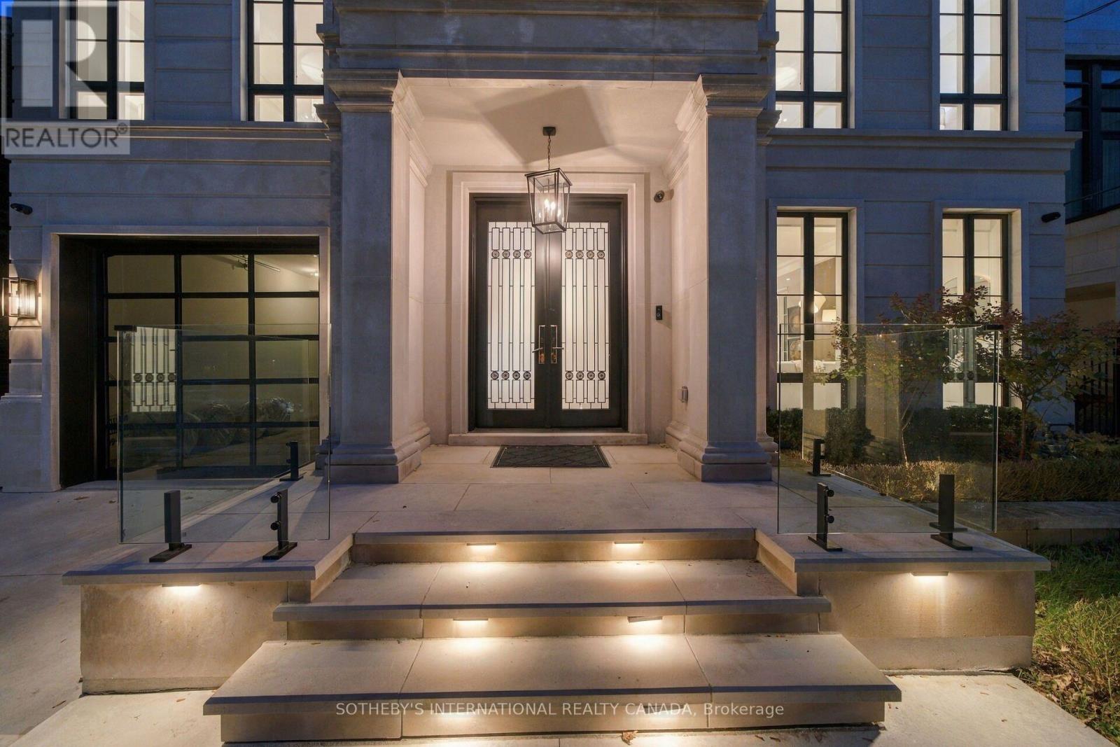 335 Lytton Boulevard, Toronto, ON photo 3