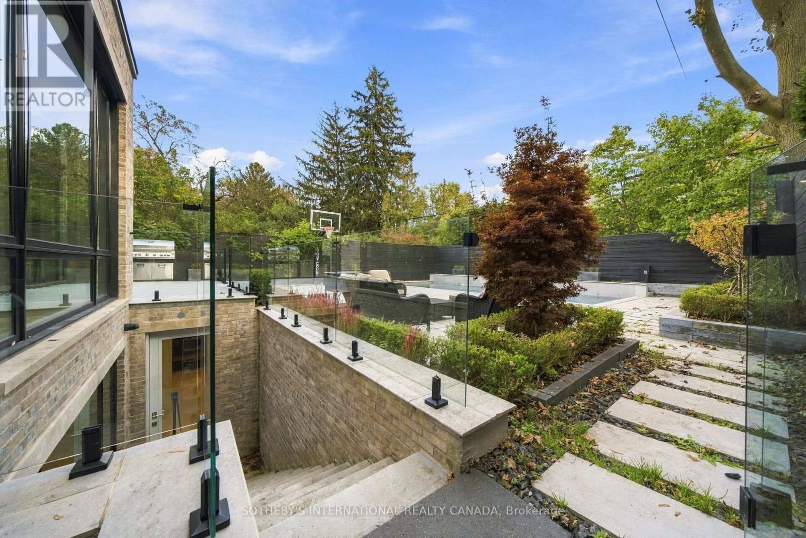 335 Lytton Boulevard, Toronto, ON photo 42