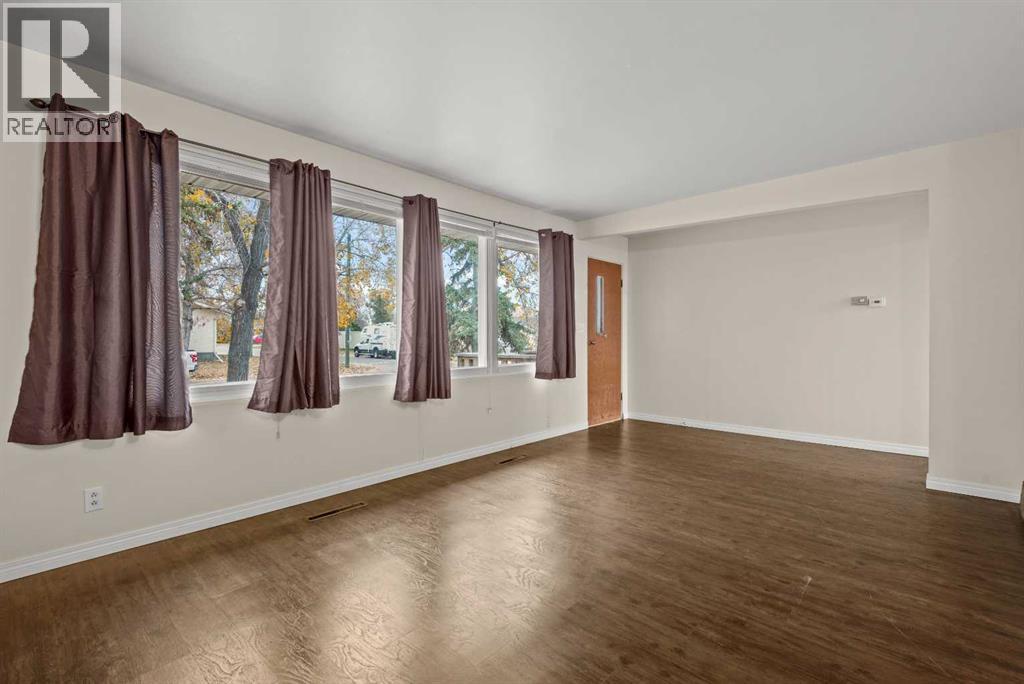 239 4 Avenue SE - 4