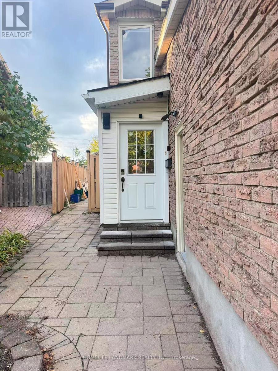 8 FULLERTON CRESCENT, Markham (Milliken Mills West)