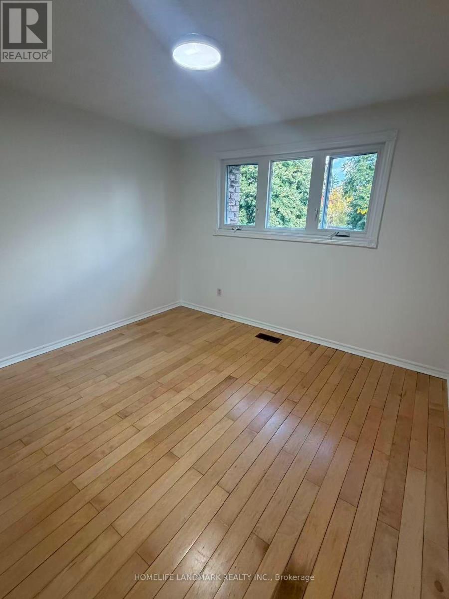 8 Fullerton Crescent — photo 16
