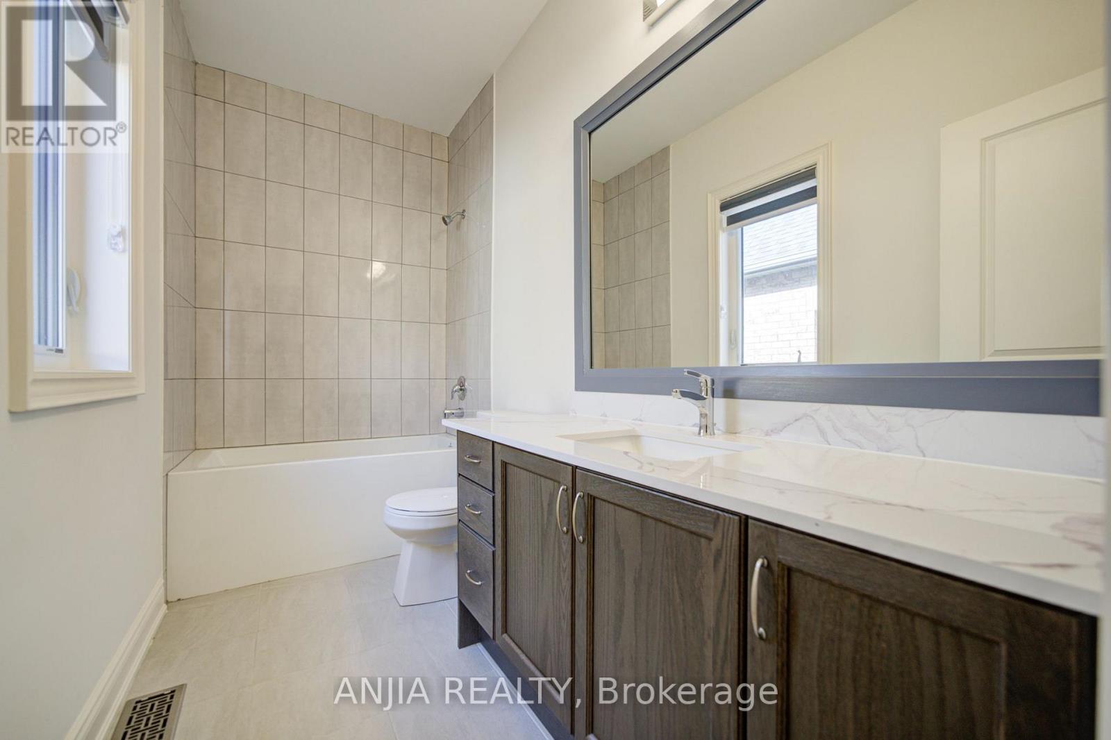 57 Betty May Crescent, East Gwillimbury, ON photo 44