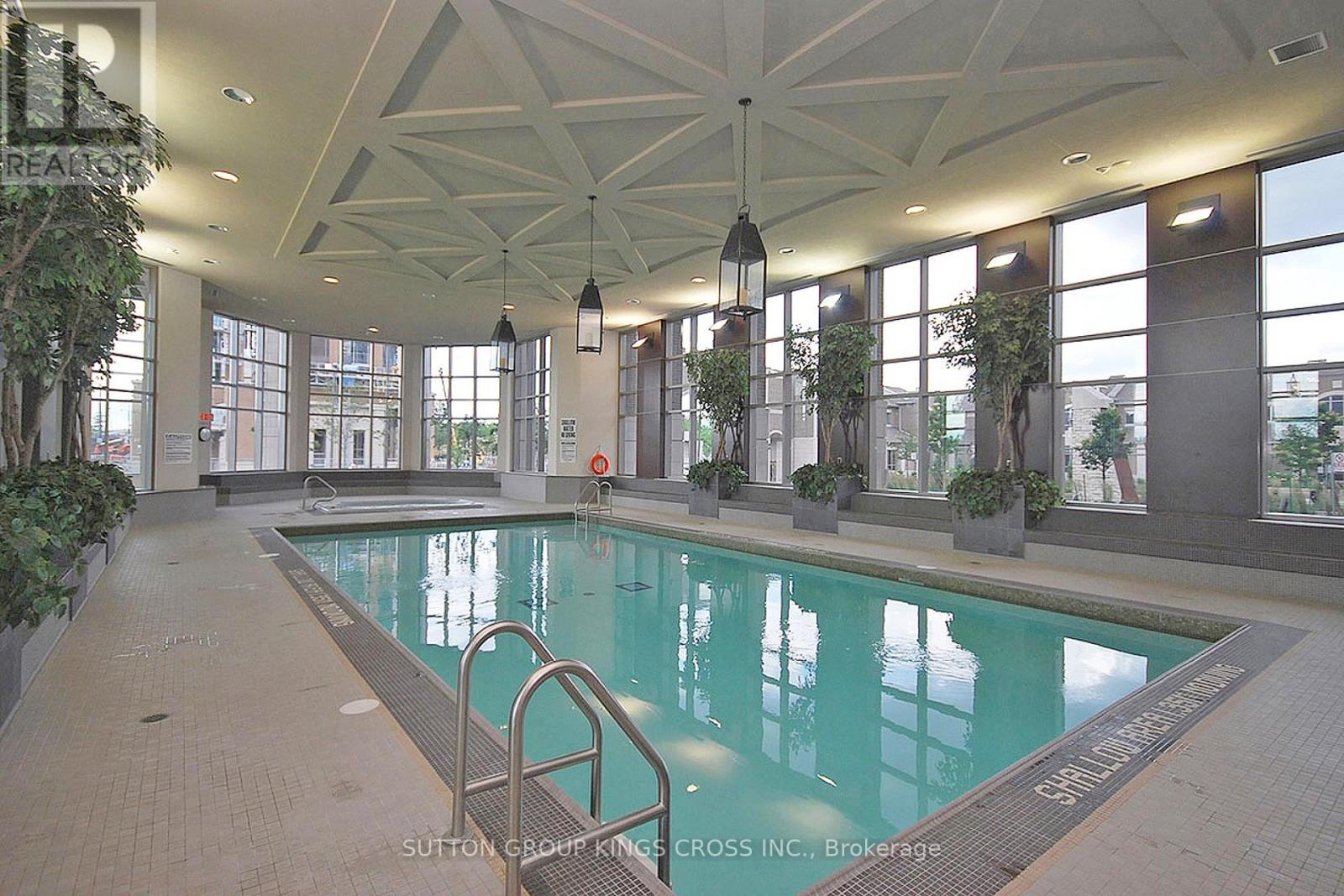 388 Prince Of Wales Drive — photo 16