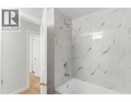Bedroom - 30 / 32 Dalton Bay Nw, Calgary, AB T3A1H8 Photo 17