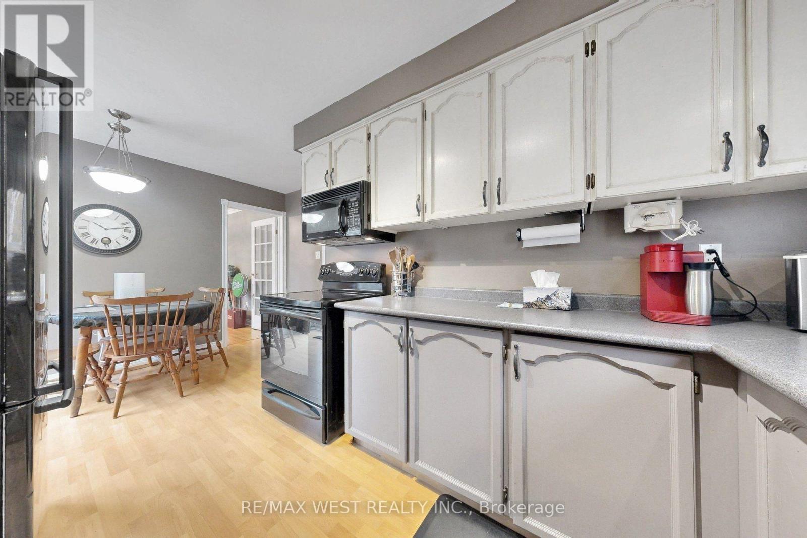 13 Mansfield Street, Brampton, ON photo 12