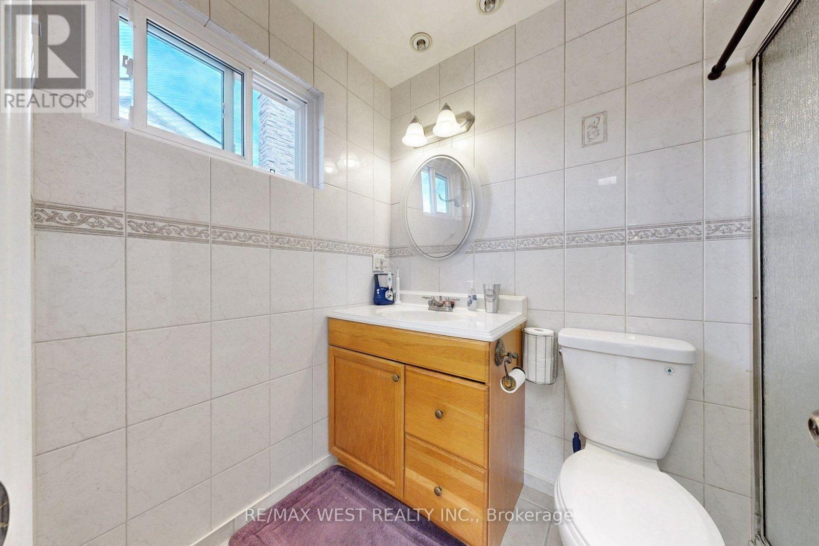 13 Mansfield Street, Brampton, ON photo 21