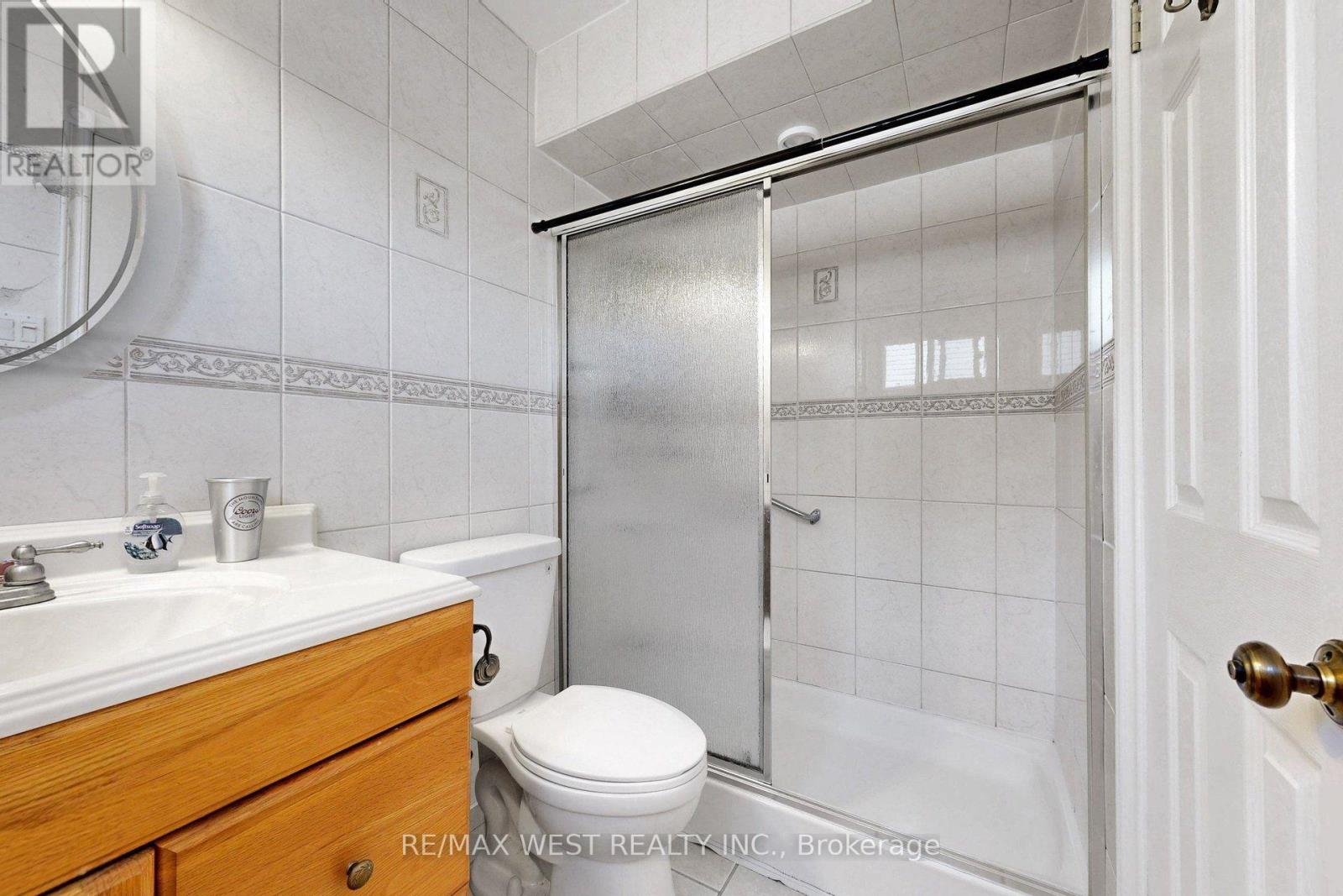 13 Mansfield Street, Brampton, ON photo 22