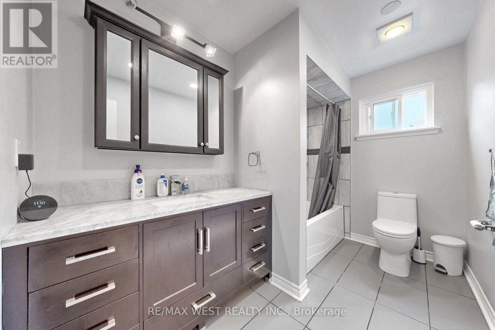 13 Mansfield Street, Brampton, ON photo 25