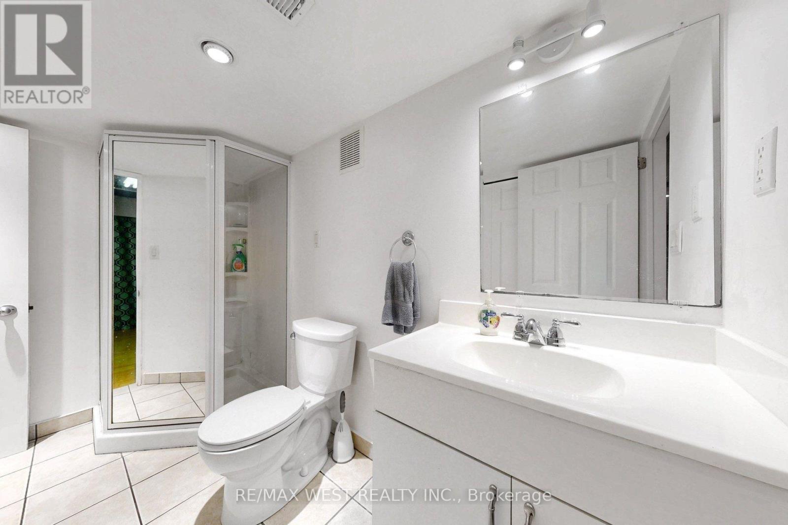 13 Mansfield Street, Brampton, ON photo 32