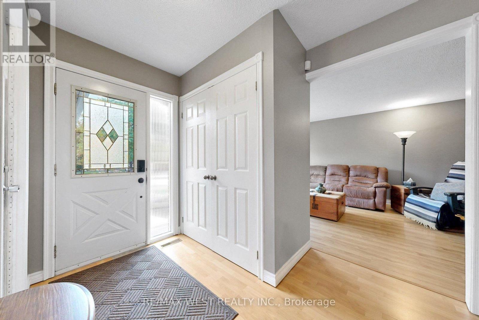 13 Mansfield Street, Brampton, ON photo 4
