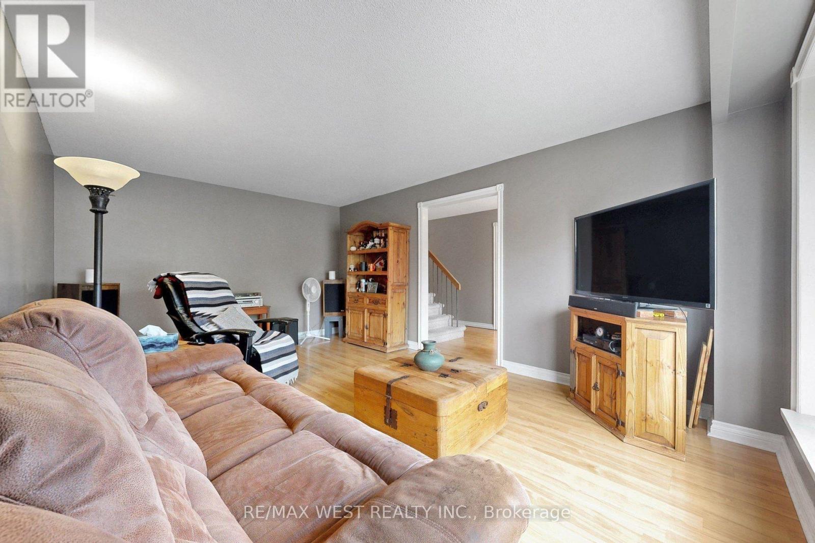 13 Mansfield Street, Brampton, ON photo 6