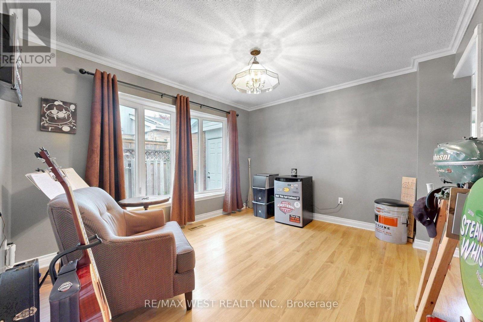 13 Mansfield Street, Brampton, ON photo 8