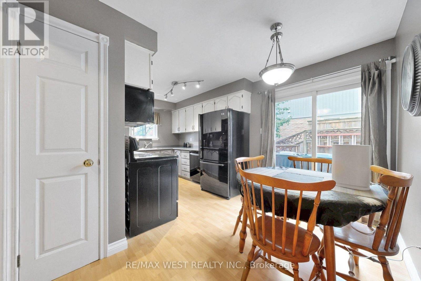 13 Mansfield Street, Brampton, ON photo 9