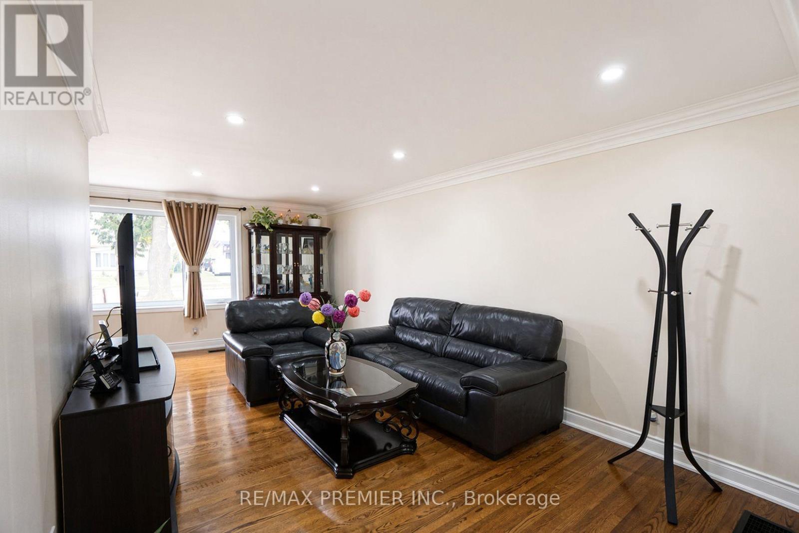 7 Artech Court, Toronto, ON photo 16