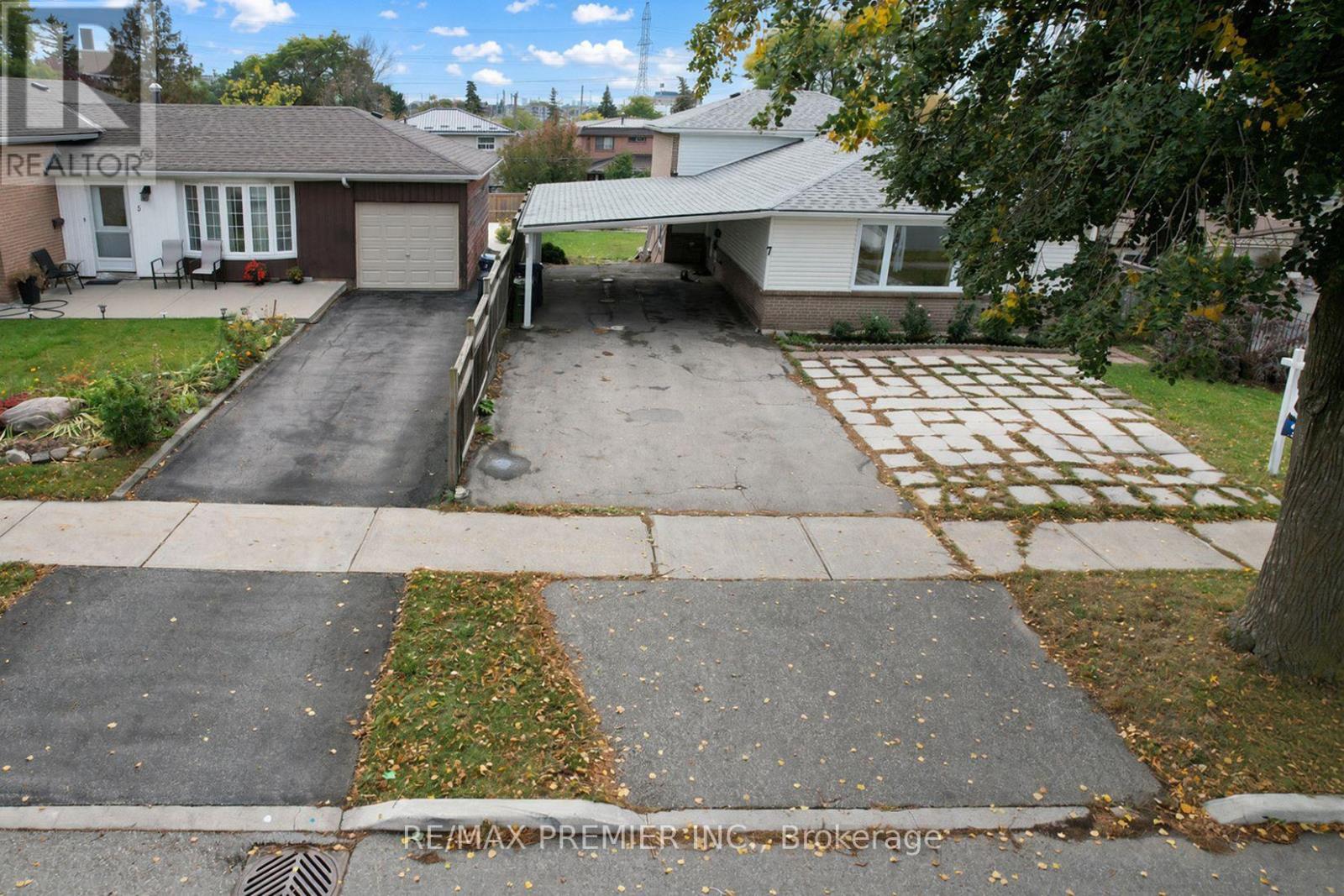 7 Artech Court, Toronto, ON photo 2