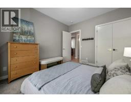 1927 44 Avenue SW - photo 23