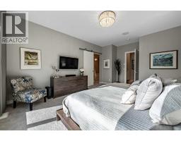 1927 44 Avenue SW - photo 18
