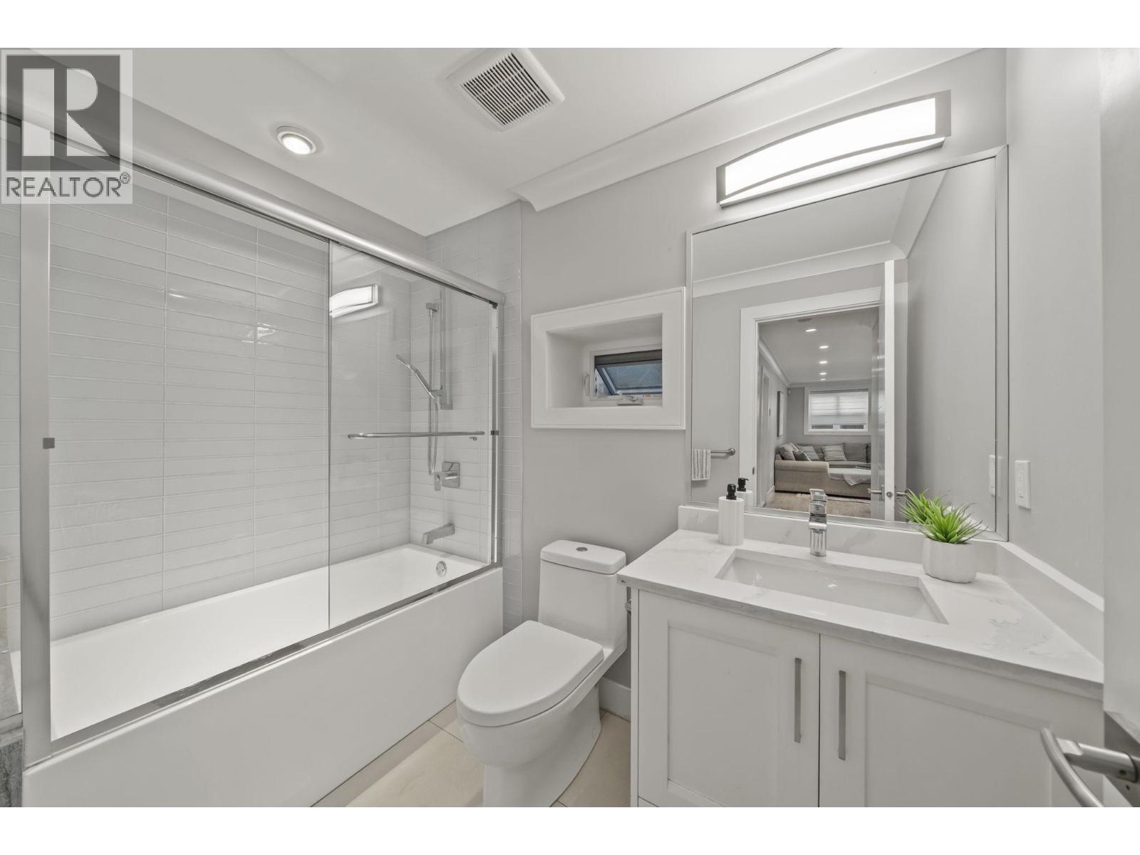 1604 HAMILTON STREET, New Westminster - Image 1