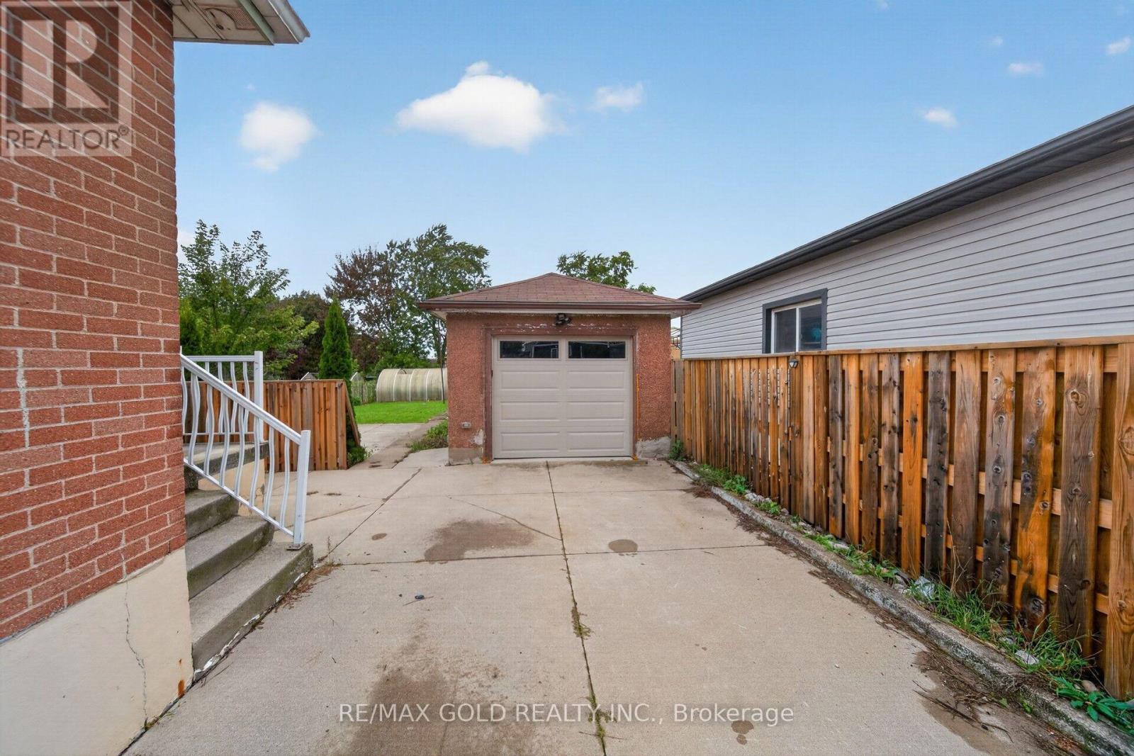 16 Garden Street, Thorold, ON photo 35