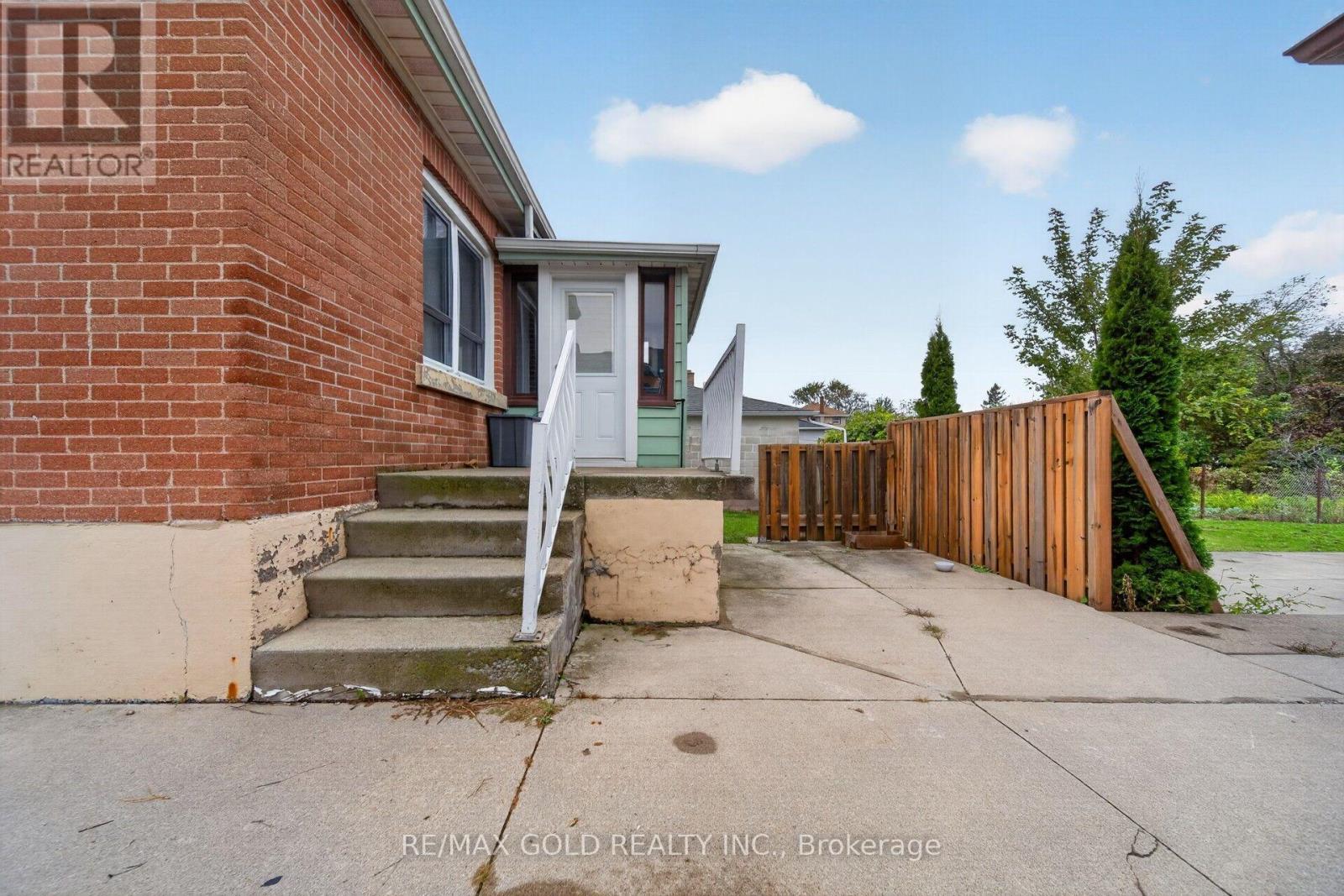 16 Garden Street, Thorold, ON photo 4