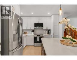 5pc Bathroom - 95 Shawglen Rise Sw, Calgary, AB T2Y1Z2 Photo 6