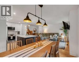 Family room - 95 Shawglen Rise Sw, Calgary, AB T2Y1Z2 Photo 9