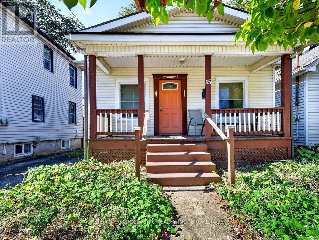 15 RODMAN STREET, St. Catharines (Downtown) — photo 2